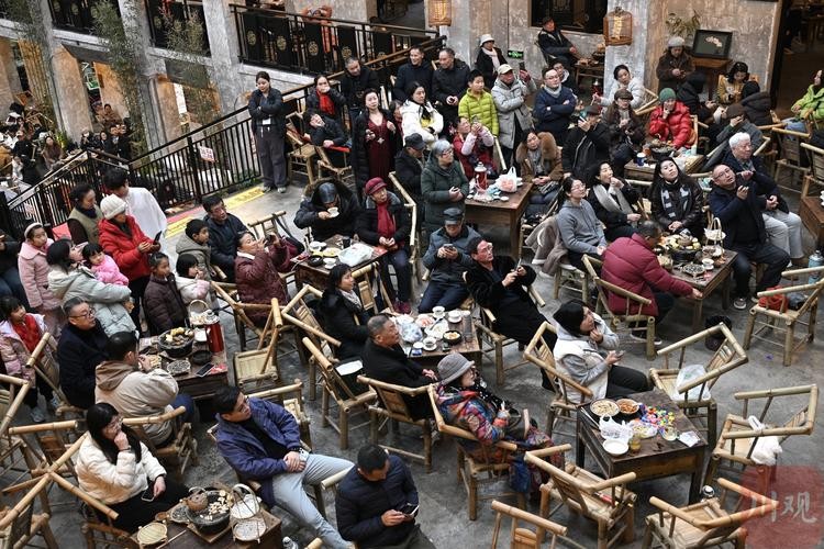 古怪茶叶的包容性测试，成都茶馆里的文化碰撞与融合之旅