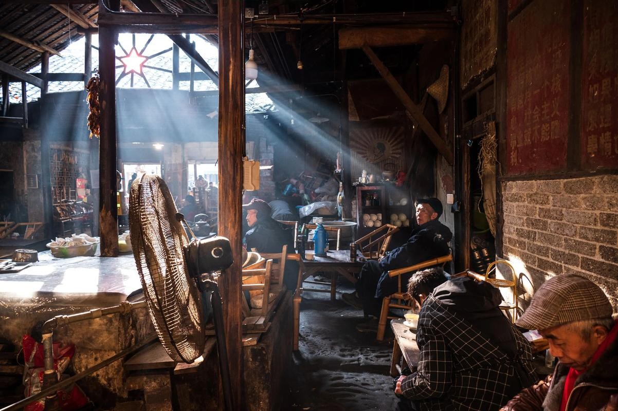 百年观音阁的时光印记，彭镇老茶馆里的好与烟杆故事交汇录